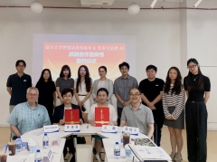 <b>同摸索法令AI成长新标的目的</b>